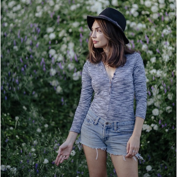 Meet your Posher, Alyssa - Picture 3 of 5